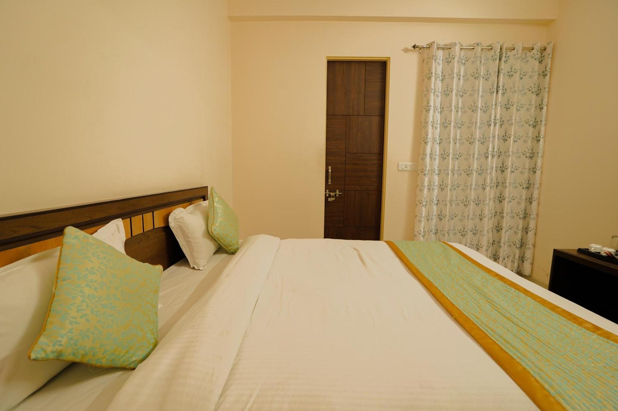 Hotel Cheelgadi Jaipur Extérieur photo